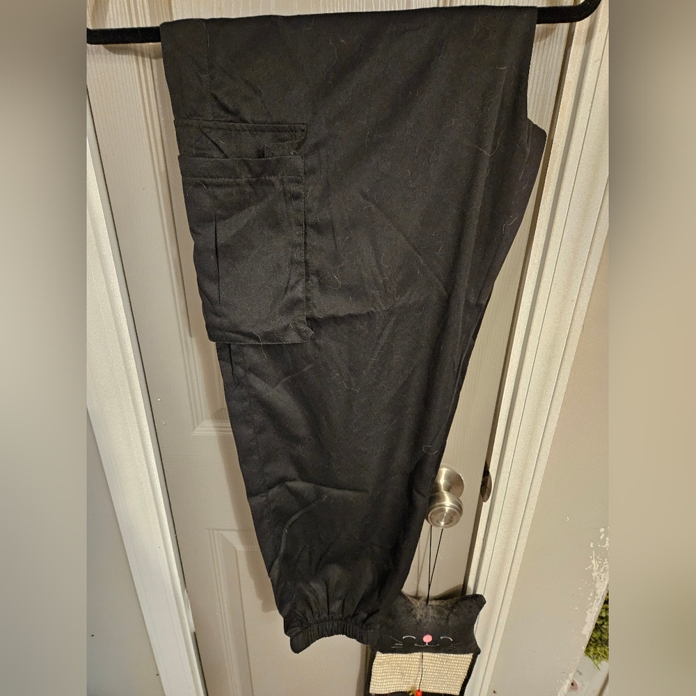 SALE ** BRAND NEW ** Black Cargo Pants W/ Pockets On Side..Gathered Hem
